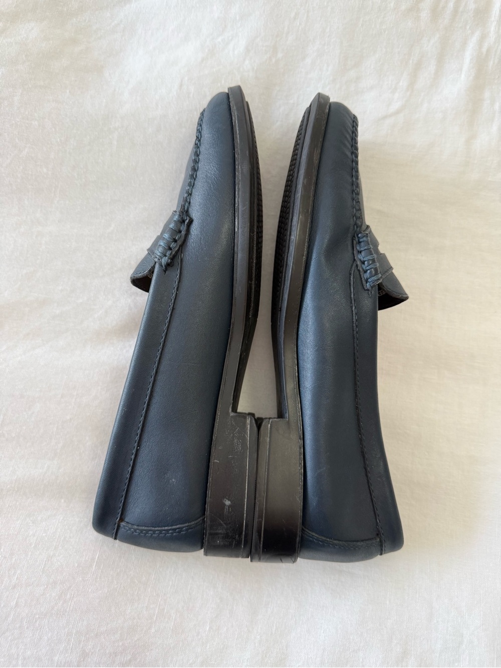 G.H. Bass & Co. | Women’s 8.5 | Navy Blue Kathleen Weejuns Penny Loafers - Picture 5 of 10